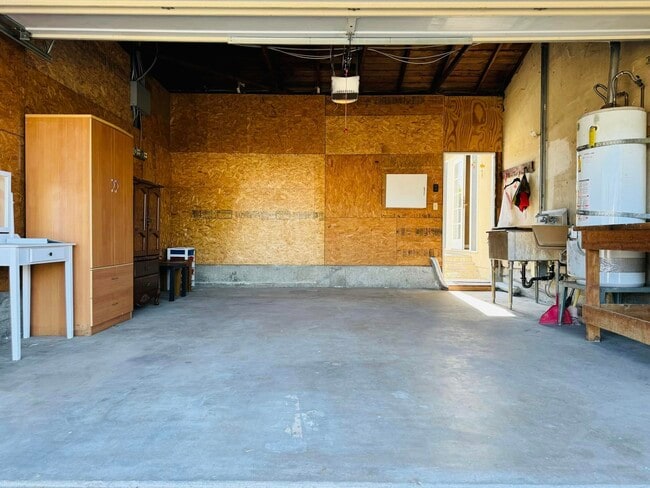 Building Photo - 227 N Aladdin Dr