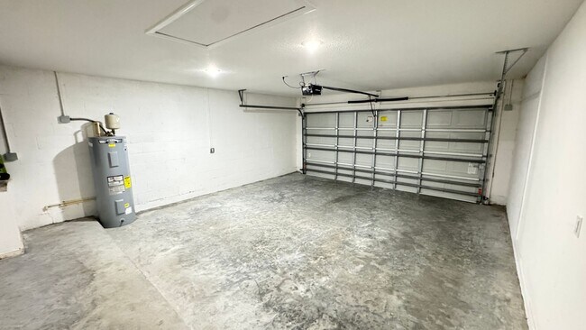 Building Photo - 851 San Filippo Dr SE