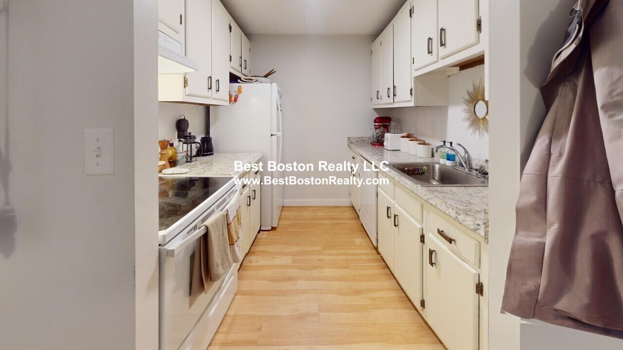 Building Photo - 19 Central St