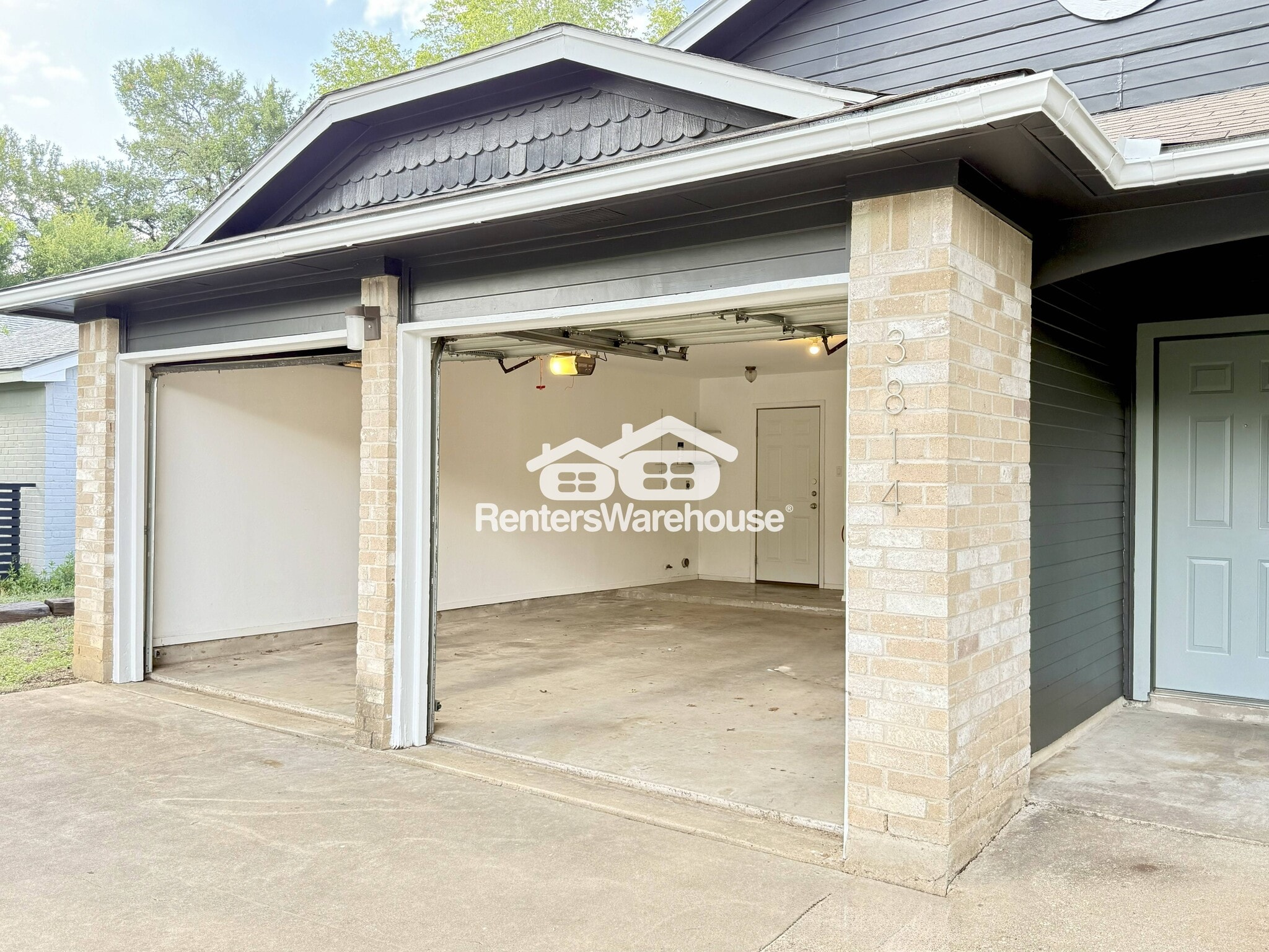 Building Photo - 3814 Stonecroft Dr