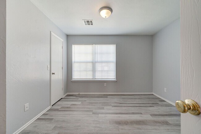 Building Photo - 605 Welston Cir