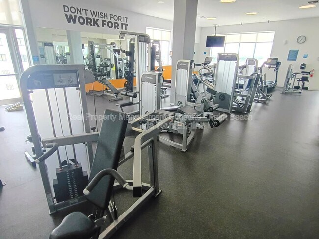 Building Photo - 300 S Australian Ave