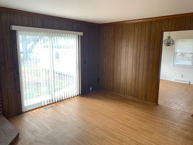 Building Photo - 3 Bedroom home in great neighborhood!