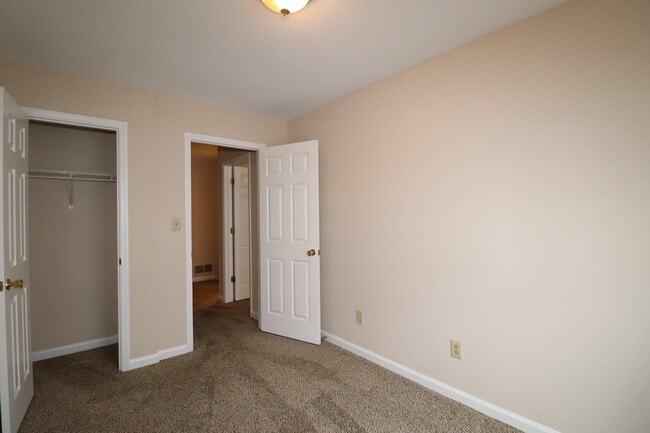 Building Photo - 3852 Sugar Creek Dr