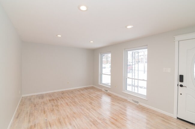 Building Photo - 2113 Melody Dr