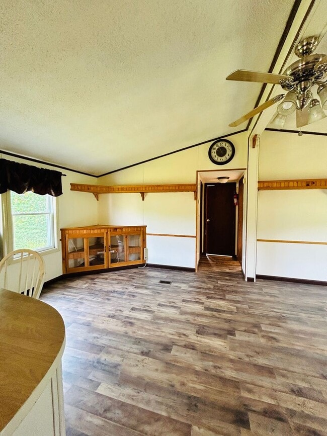 Building Photo - Country 3 Bed / 2 Bath Home for RENT