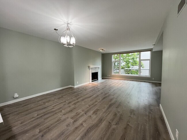 Building Photo - 1BD/1BA RiverPlace Condo - Secure Parking Included. Walk to OHSU, Waterfront, Shops & Restaurants.