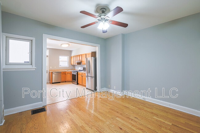 Building Photo - 1007 Baylis St