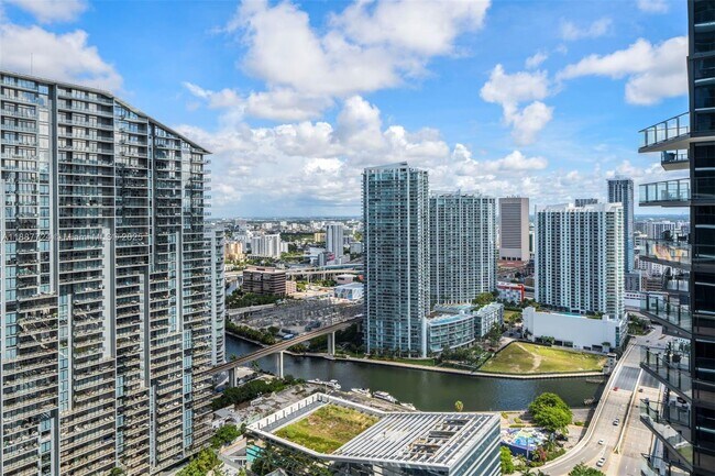 Building Photo - 801 S Miami Ave