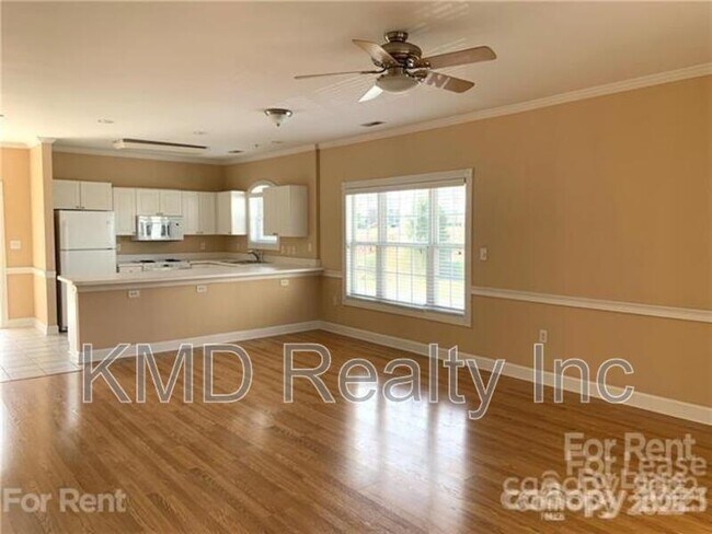 Building Photo - 9321 Meadow Vista Rd