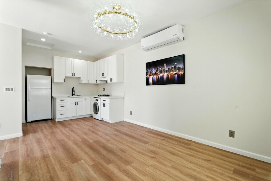Building Photo - 13700 Branford St