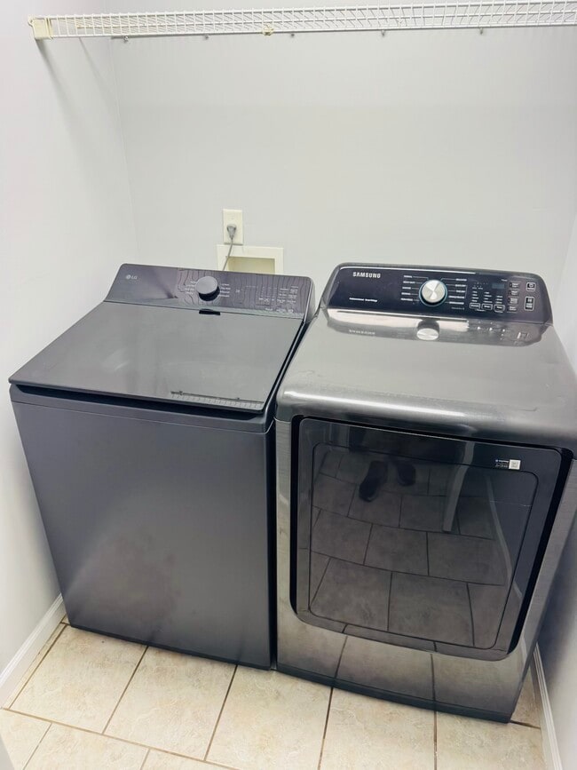 Building Photo - 560 Old Humboldt Rd