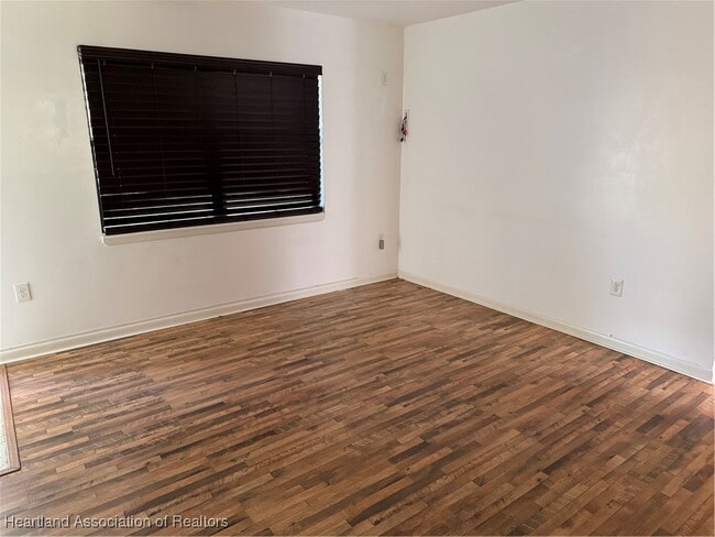 Building Photo - 905 Larkspur St