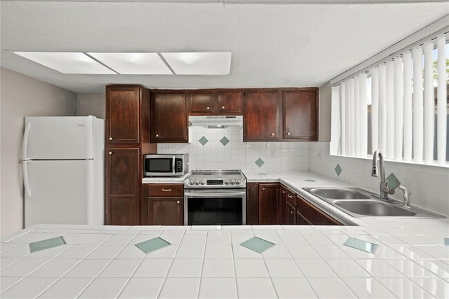 Building Photo - 12873 High Star Dr