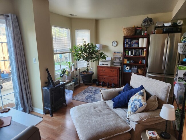 Building Photo - 100 Lesley Ln