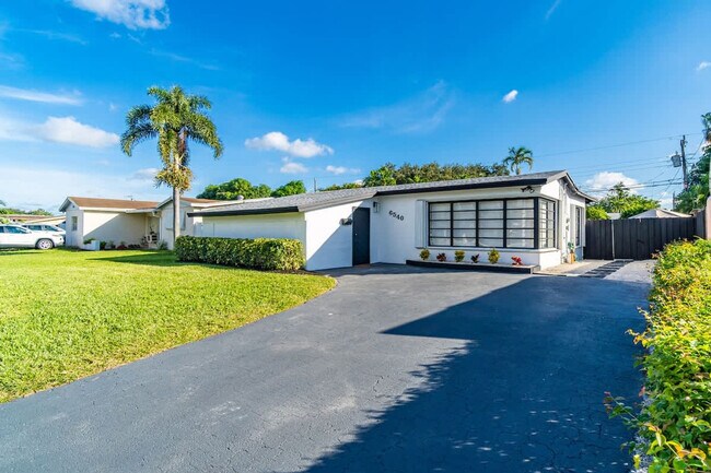 Building Photo - 6540 Park St