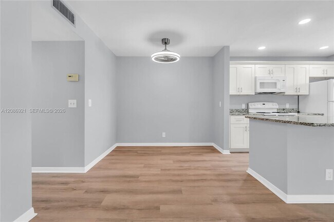 Building Photo - 775 North Dr