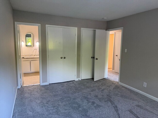 Building Photo - 5066 Flint Ridge Pl