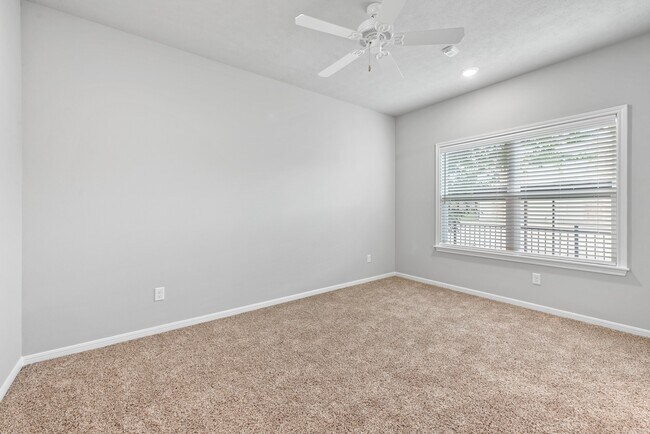 Building Photo - 1326 Prairie Dr