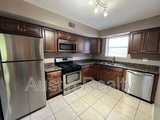 Primary Photo - 1104 Ralph Ter