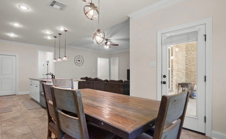 Building Photo - 11656 Brookstone Dr