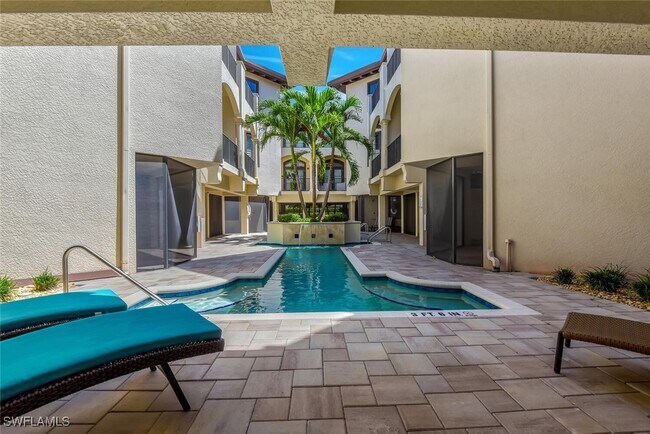 Building Photo - 684 10th Ave S