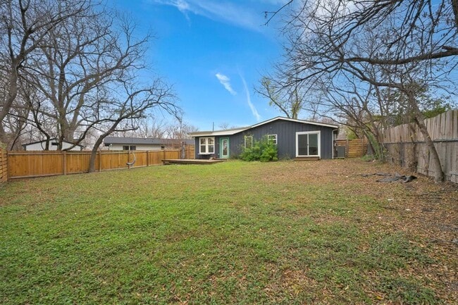 Building Photo - 2903 Pecan Cir