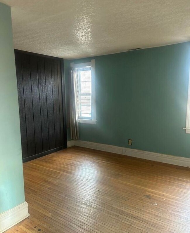 Building Photo - 3 Bed 1 Bath