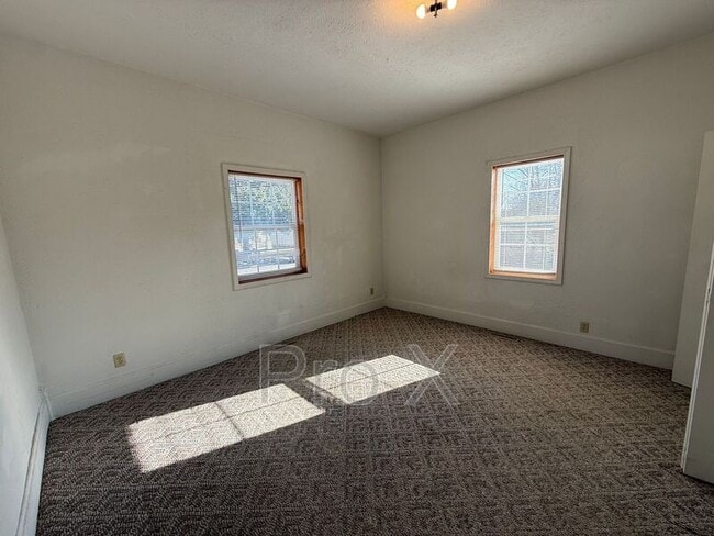 Building Photo - 102 S Connor Ave