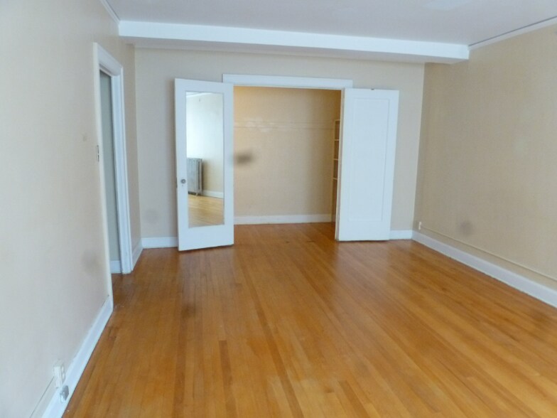 Building Photo - 440 N Park Ave