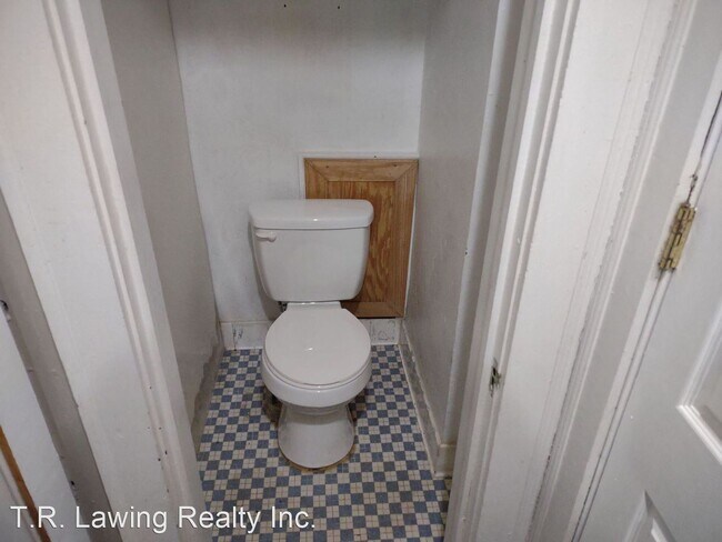 Building Photo - 2 br, 1.5 bath House - 234 Chestnut Street