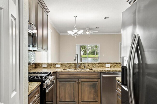 Building Photo - 15234 Searobbin Dr