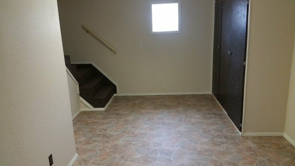 Building Photo - 211 10th Ave N