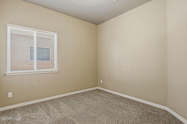 Building Photo - 3133 Clearbrook