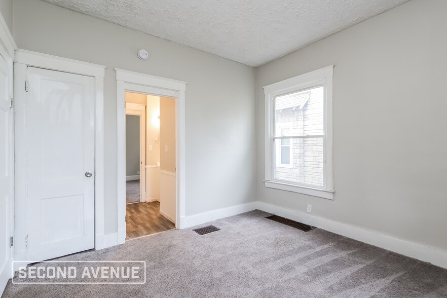 Building Photo - 635 S 43rd St