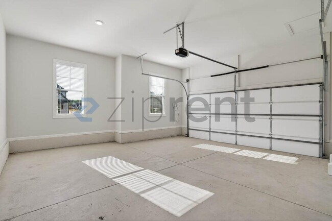 Building Photo - 6510 Wallace Farms Dr