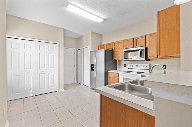 Building Photo - 313 Scrub Jay Dr