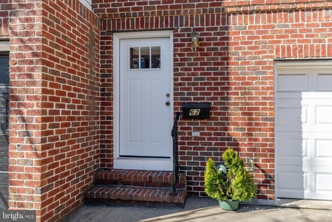 Building Photo - 62 Church St