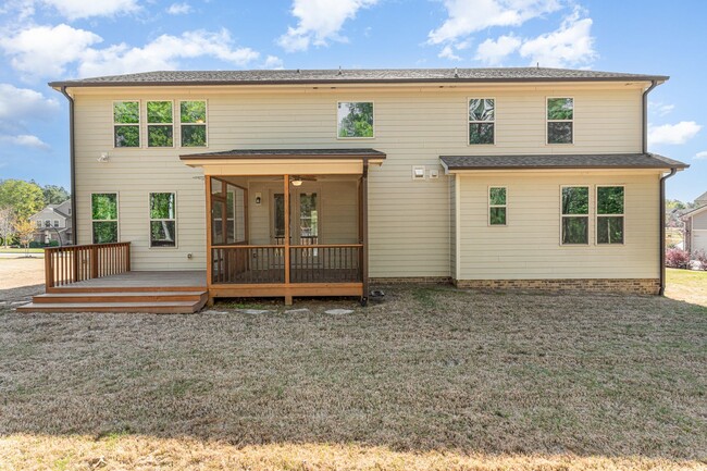 Building Photo - Gorgeous 5 Bedroom Home with First Floor I...