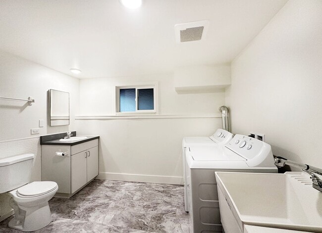 Building Photo - 4bd/2.5ba Seattle Home