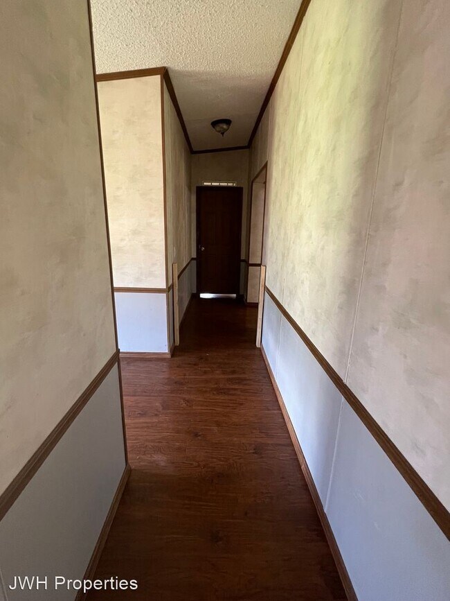 Building Photo - 3 br, 2.5 bath House - 681 Red Chute Lane