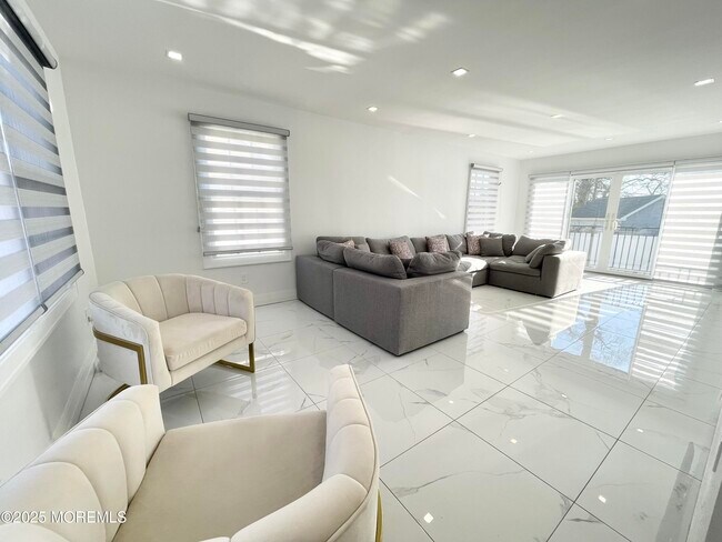 Primary Photo - 7 Berger Ave