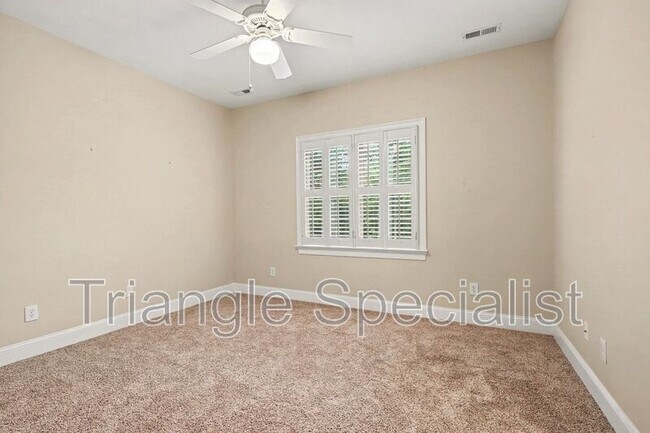 Building Photo - 6121 Carlyle Dr
