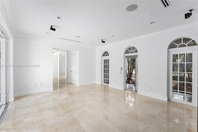 Building Photo - 221 Aledo Ave