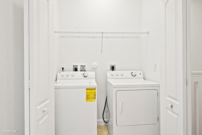 Building Photo - 3 br, 2.5 bath Townhome - Charleston Commons
