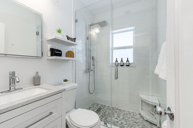 Building Photo - 1516 SW 8th Ave