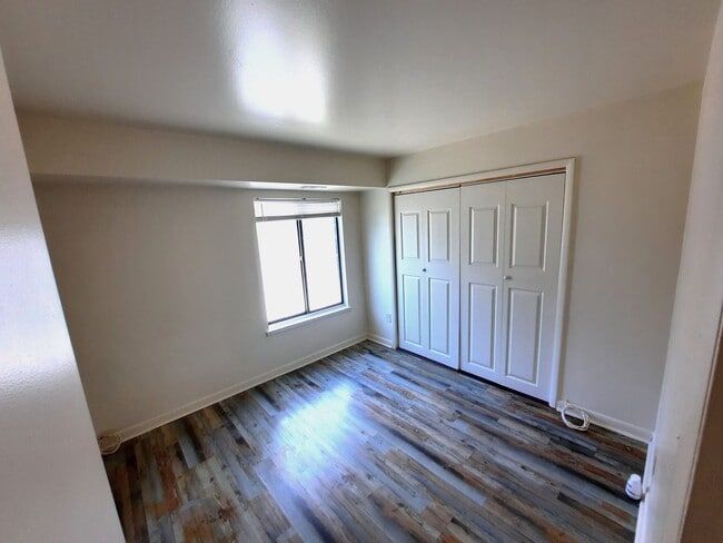Building Photo - Long Reach Village – Renovated 2BR Condo