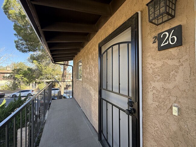 Building Photo - Palmdale 1 bedroom - Upstairs unit