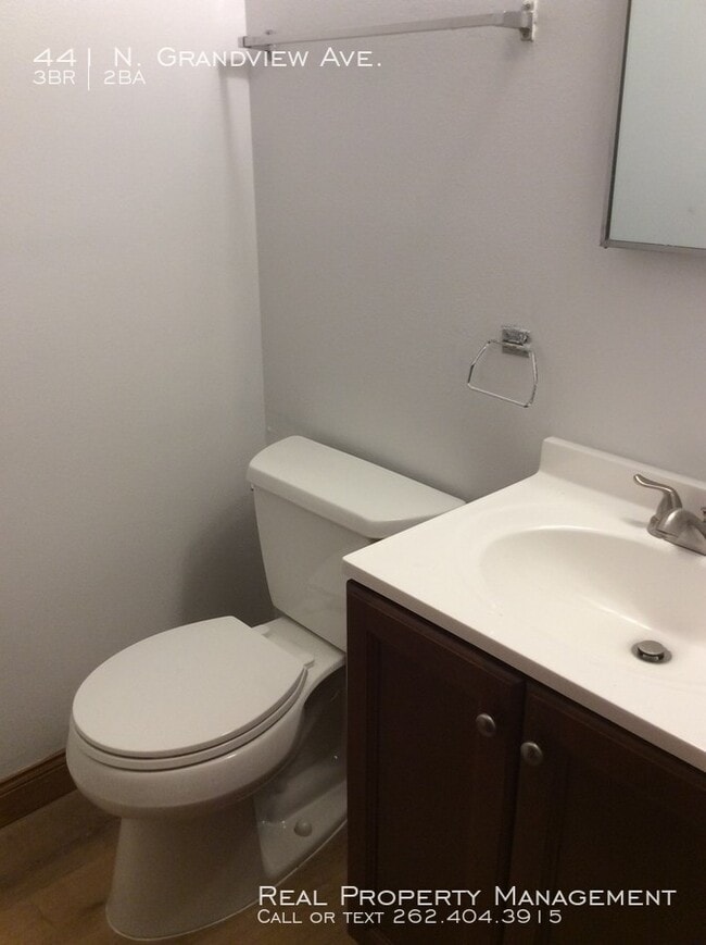 Building Photo - 3 Bedroom 1.5 Bathroom Updated Side by Side!