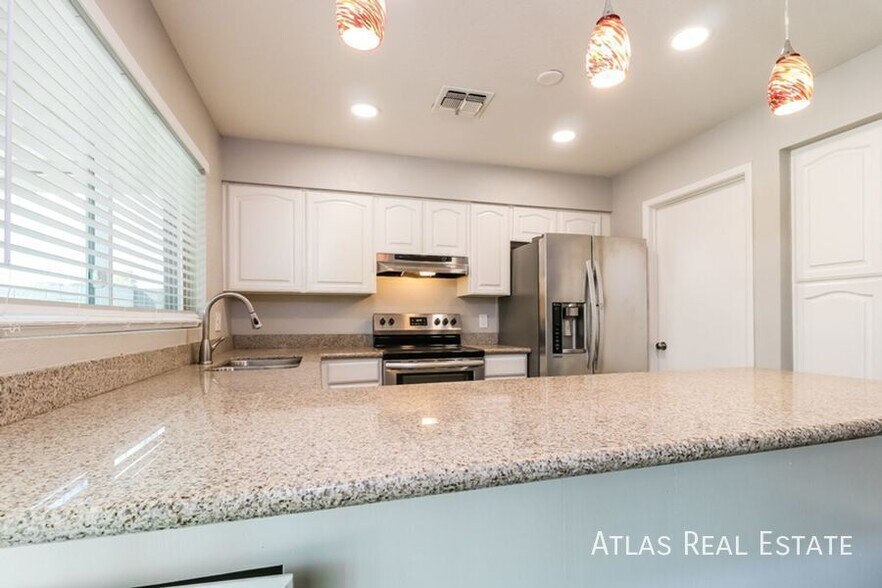 Building Photo - 1323 W Rosemonte Dr